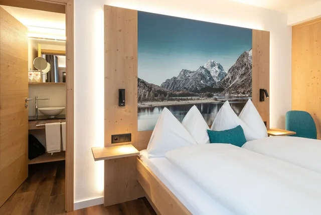 غرفة اقتصادية بسرير كوين، Berghotel Randolins 3/10