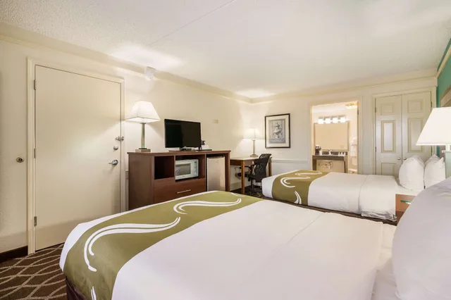 غرفة بسريرين مزدوجين لذوي الإعاقة، Quality Inn Tulsa Central 1/5