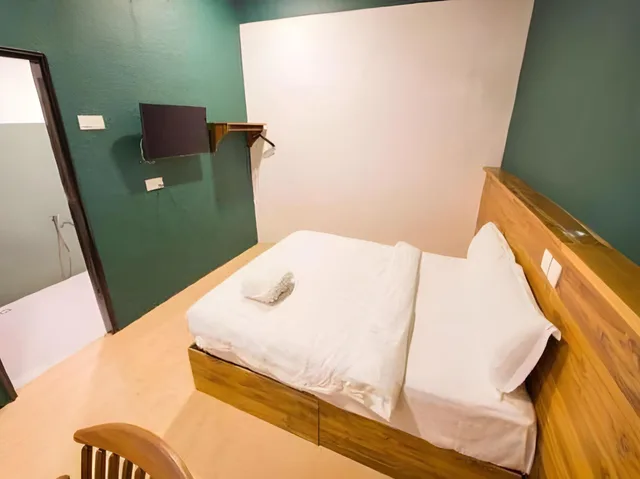 Standard, Queen Bed, No Window، Room V @ Jalan Sultanah 1/1