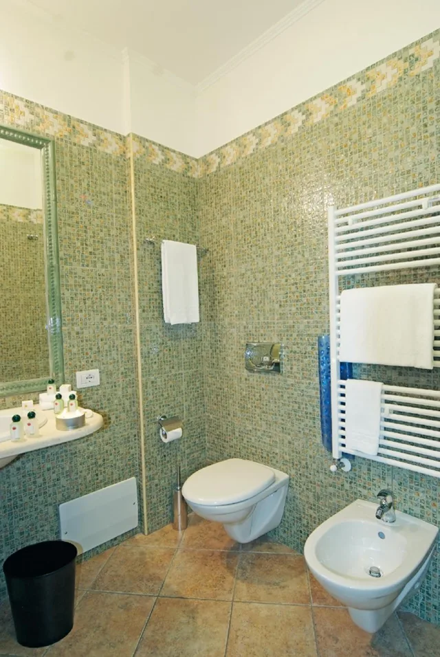 غرفة ثلاثية، Hotel Del Corso 4/4