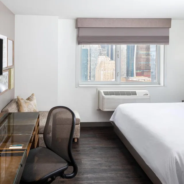 غرفة بسرير كينج بإطلالة على المدينة، Element New York Times Square West Hotel 2/6