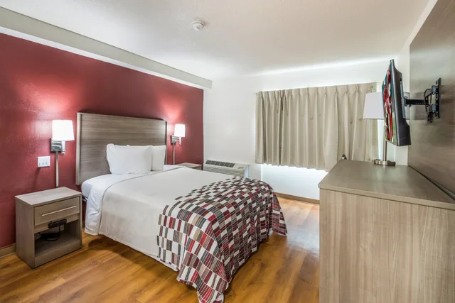 غرفة قياسية بسرير كوين للمدخنين، Red Roof Inn Rochester Airport 2/7