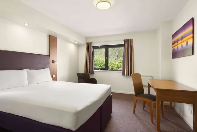 غرفة بسرير مزدوج، Days Inn by Wyndham Kendal Killington Lake 1/3