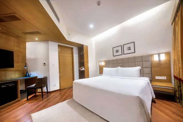 Signature, Queen Bed, Marigold By Greenpark 1/5