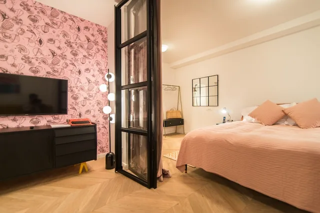 Deluxe, Studio, 1 Double and 1 Single Bed, Sofa, Exterior Entrance، The Melegran 1/3