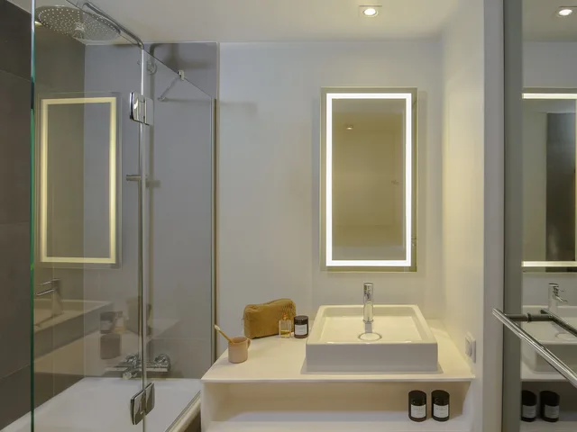 غرفة تنفيذية بسرير كوين مع أريكة، Novotel Paris Porte Versailles Hotel 3/5