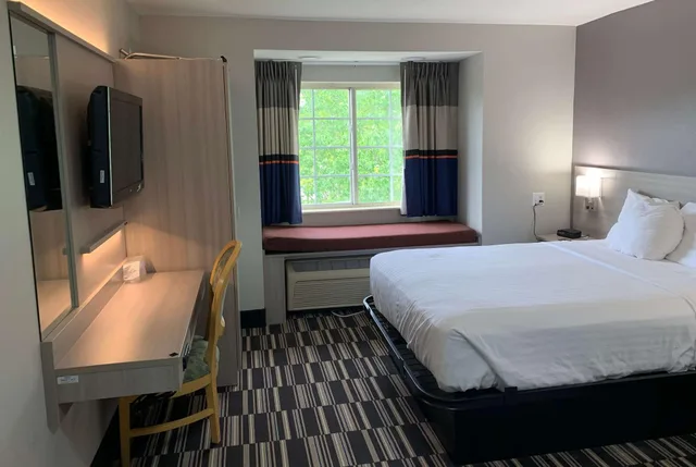 غرفة لذوي الإعاقة، Microtel Inn & Suites by Wyndham Charlotte Airport 1/5