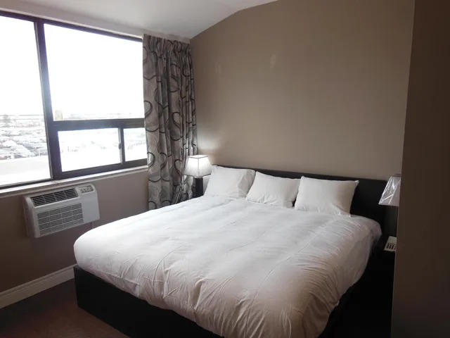 غرفة بسرير كينج، Nu Hotel Toronto 4/10