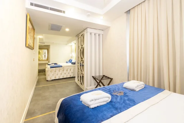 غرفة ديلوكس رباعية بسرير مزدوج وسريرين منفصلين، Les Lion Luxury hotel & spa 3/4