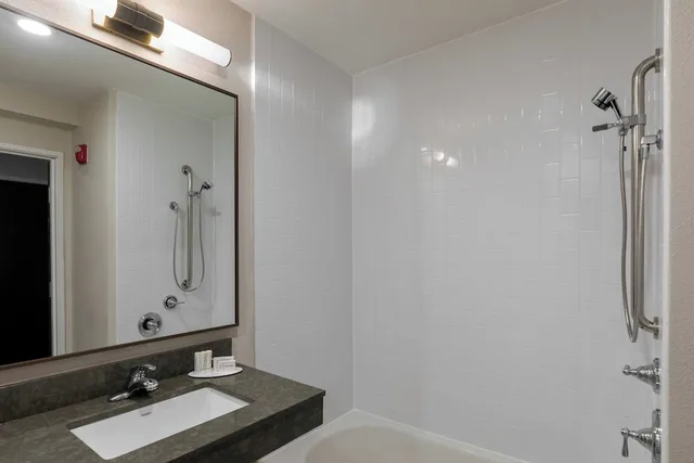 غرفة بسرير كينج لذوي الإعاقة، Fairfield Inn & Suites Savannah Airport 4/7