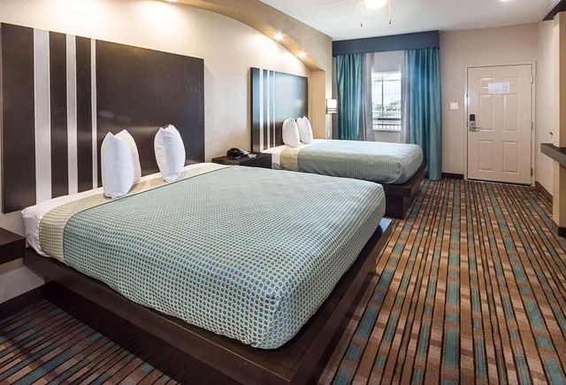 Efficiency, Suite, 2 Queen Beds، Econo Lodge Inn and Suites Houston NW-Cy-Fair 1/2