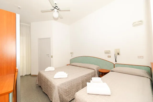 غرفة ثلاثية، Hotel Saint Louis 2/10