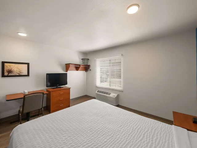 Standard, Double Bed, WoodSpring Suites Rockwall-East Dallas 3/8