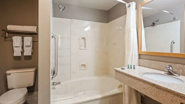جناح بسرير كينج، Best Western West Towne Suites 4/5
