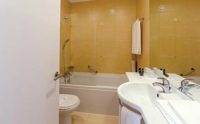 غرفة عائلية، Hotel Afonso V 3/3