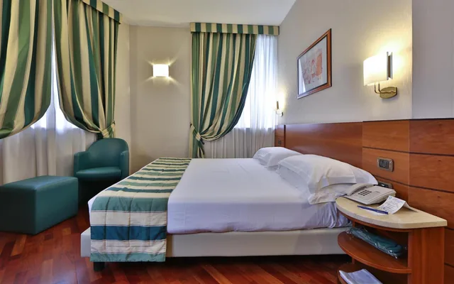 Room, Quadruple, Hotel Mirage Sure Hotel Collection By Best Western 6/10