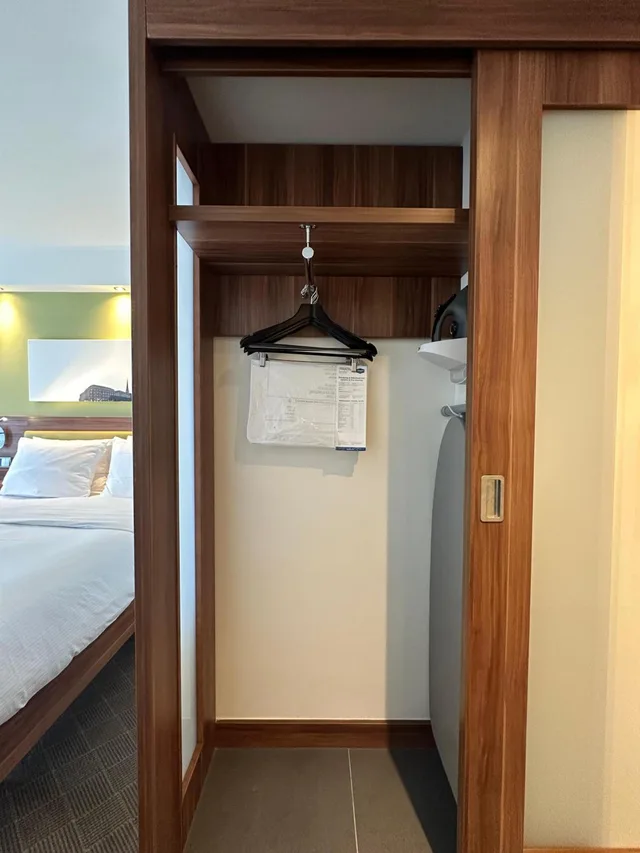 غرفة بسرير كينج وسرير كوين، Hampton By Hilton Hamburg City Centre 8/8