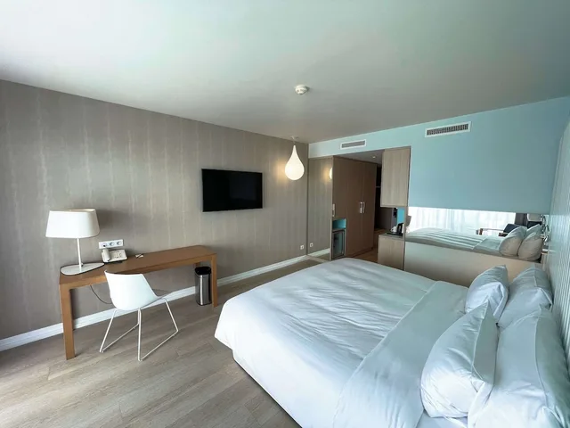 غرفة سوبيريور بسريرين منفصلين بإطلالة على البحر بشرفة، Radisson Blu Resort Spa Ajac 8/10