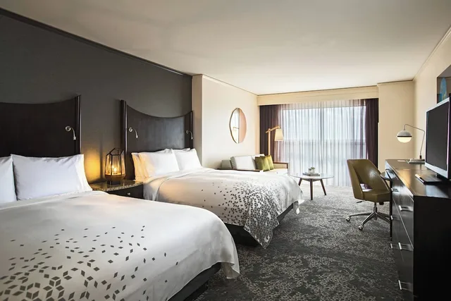 غرفة ديلوكس بسريرين كوين، Renaissance Raleigh North Hills Hotel 1/10