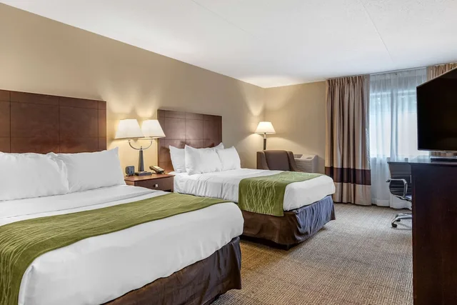 غرفة قياسية بسريرين مزدوجين، Comfort Inn Lansing West MI 1/3