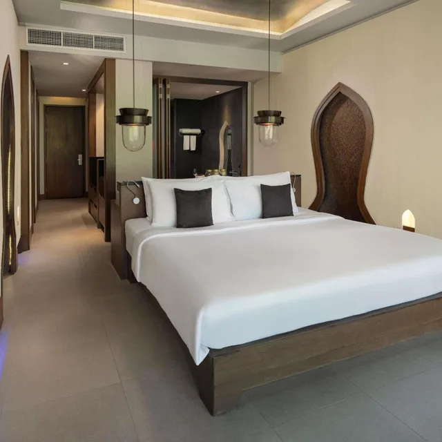 غرفة بريميير بسرير كينج بجاكوزي، Avista Hideaway Phuket Patong MGallery 1/10