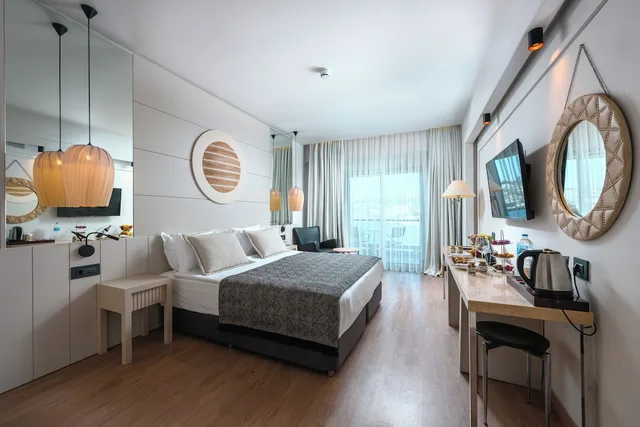 غرفة بريميوم بسرير مزدوج أو سريرين منفصلين بإطلالة على البحر بشرفة، Baia Bodrum Hotel 3/7