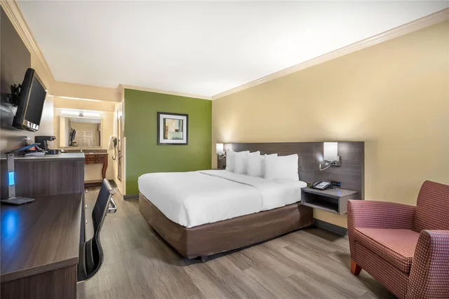 غرفة بسرير كينج لذوي الإعاقة، Quality Inn Klamath Falls - Crater Lake Gateway 2/5