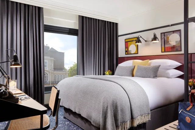 Classic, King Bed, The Mont 1/2
