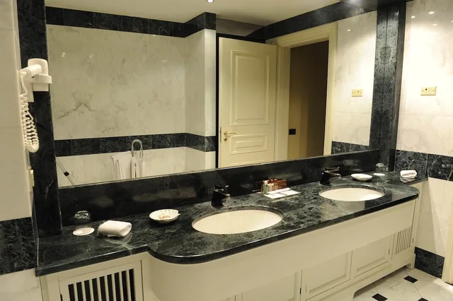 جناح ديلوكس بسرير كينج بحوض استحمام، Tower Genova Airport Hotel & Conference Center 5/9