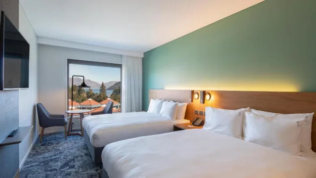 غرفة بسريرين كوين، Holiday Inn Express And Suites Queenstown 10/10