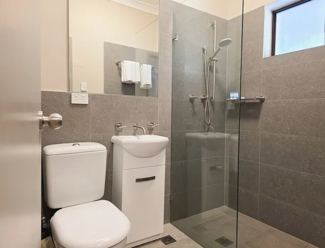 غرفة كومفورت ثلاثية بسرير كوين وسرير فردي، EL TORO MOTOR INN 5/5