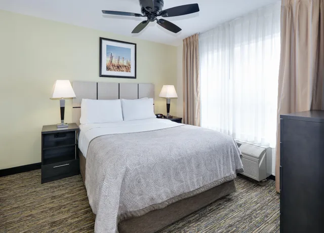 1 Bedroom, Suite, 1 Queen and 1 Double Bed, Candlewood Suites Dallas Market Cntr-Love Field 1/2