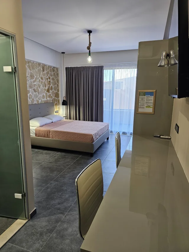استوديو ثلاثي، Santo George Beach 6/10