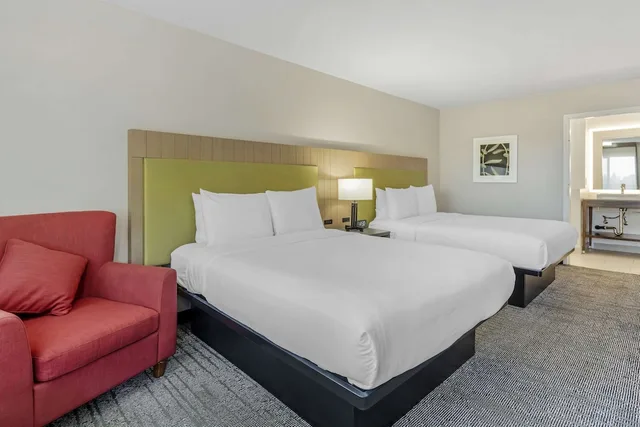 Room, 2 Queen Beds, Country Inn & Suites by Radisson, Vallejo Napa Valley, CA 2/9