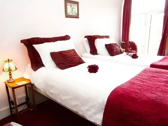 Red, Twin Beds, Private Bathroom، Arches B&amp;B 1/1