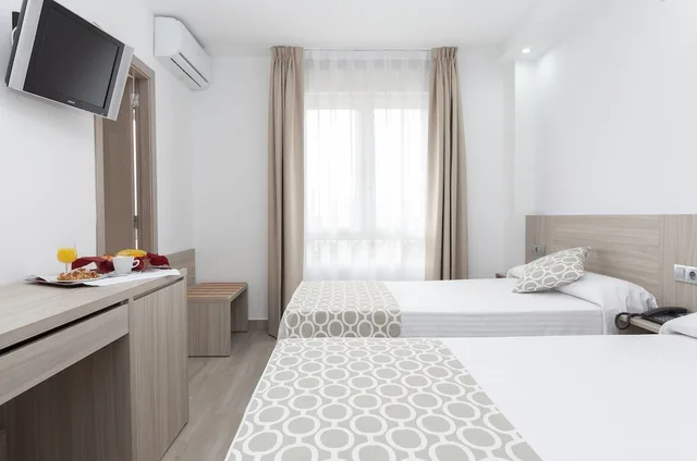 غرفة بسرير كوين، Olympia Hotel Ronda II 5/9