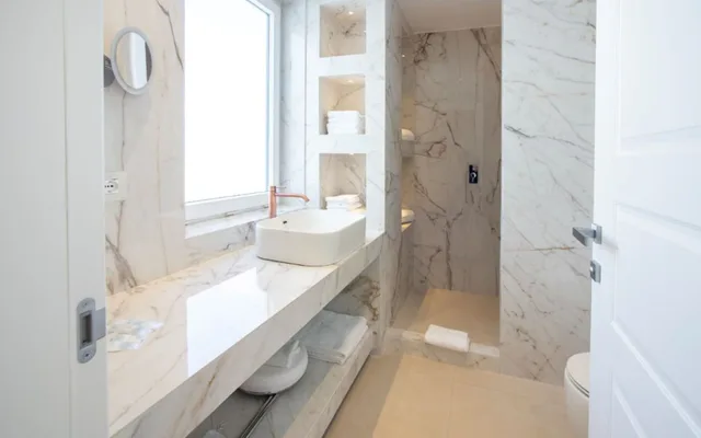 جناح بسرير كينج بإطلالة على البحر بشرفة، Pagoda Hotel Residence 5/5