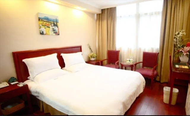 غرفة بسرير كينج وسرير كوين، GreenTree Inn Huaian Chuzhou Dadao Hotel 1/1