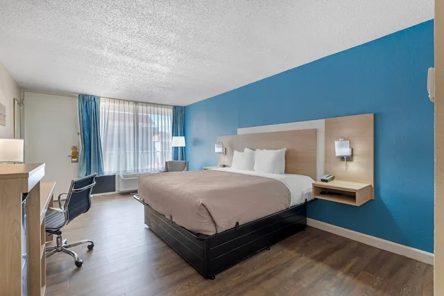Room, King Bed, Pool Side، Quality Inn & Suites Conference Center 8/9