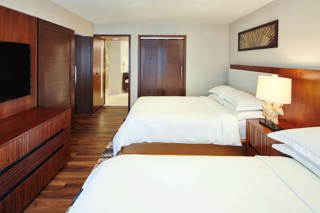 جناح بسريرين مزدوجين بغرفة نوم واحدة مع أريكة، Hokulani Waikiki By Hilton Grand Vacations 1/3