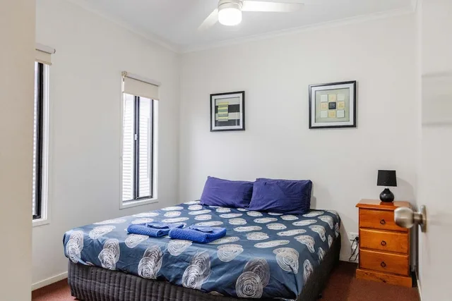 كابينة بسريرين كينج بغرفتي نوم لذوي الإعاقة، Sundowner Cabin And Tourist Park 2/6
