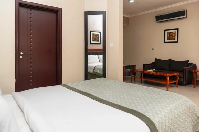 استوديو بسرير كوين، Hawthorn Suites By Wyndham Abuja 1/3