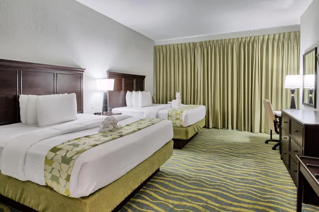 غرفة بسرير كوين بإطلالة على المسبح، Edge Hotel Clearwater Beach 1/2
