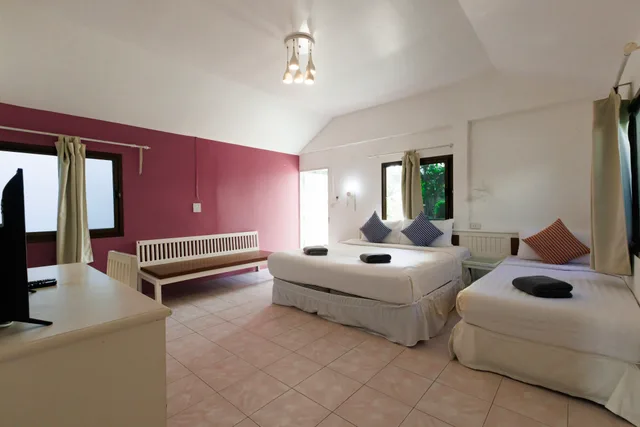بنغل، Bay Beach Resort 4/7