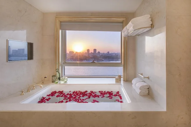جناح رئاسي بسرير كينج، Kempinski Nile Hotel 3/4