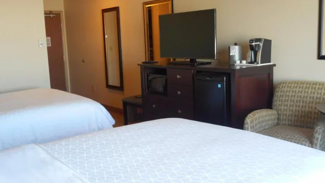 جناح بسريرين كوين، Holiday Inn Express Washington Court House 3/3