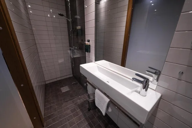 غرفة قياسية بسرير كوين، Clarion Hotel The Edge 6/6