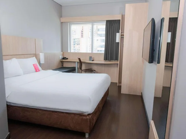جناح بسرير مزدوج مع سرير إضافي، Ibis Medellin 3/9