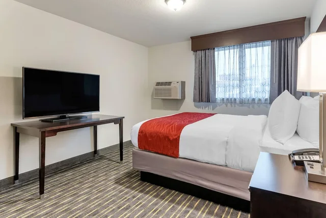 غرفة قياسية بسرير كوين لذوي الإعاقة، Comfort Inn and Suites Tigard near Washington Square 1/4