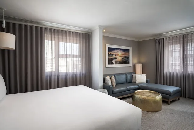 جناح جونيور بسرير كينج للمدخنين، Protea Hotel by Marriott Cape Town Sea Point 2/8